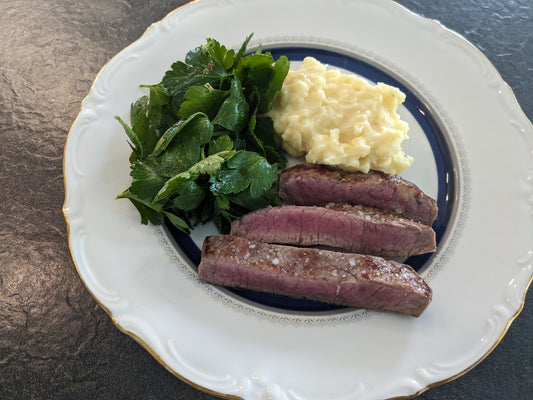 Aligot mit Petersiliensalat und Entrecote